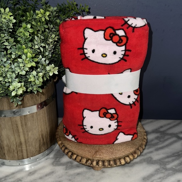 Hello kitty hand towels set of 2 - Picture 3 of 3